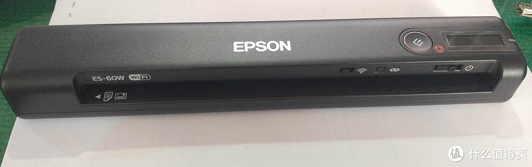 轻巧便携的 Epson ES-60W A4 WIFI便携馈纸式扫描仪