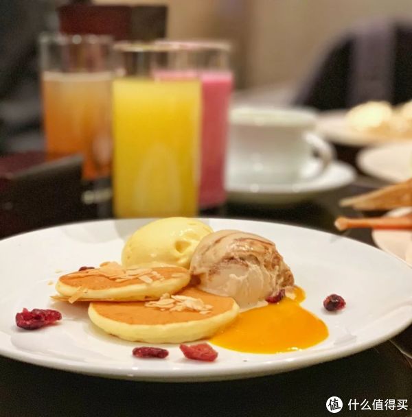 环球港凯悦现烤牛羊排+鹅肝+乳猪+甜虾畅吃！上海环球港凯悦酒店自助餐