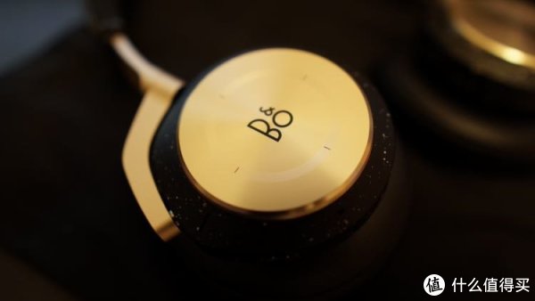 金属部分都是金色