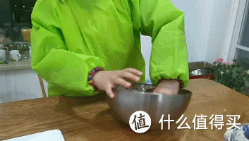 烘焙0失败!5岁萌娃教你做超经典巧克力豆曲奇!