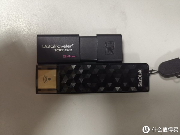 比普通的U盘要长了一截