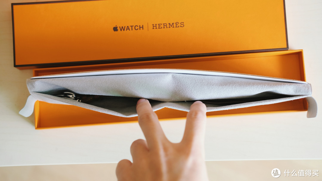 穷学生终于圆梦爱马仕—Apple Watch 4 Hermès 开箱上手，对比第3代苹果表，香哭了！