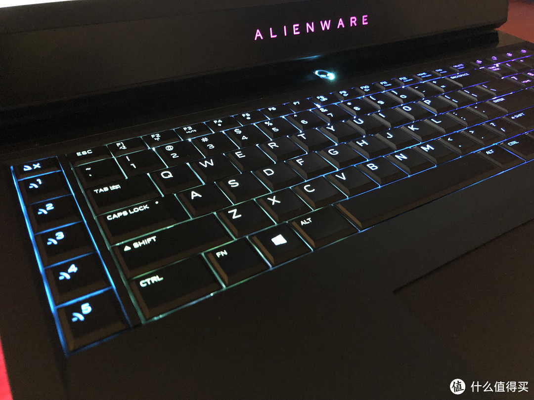 再入手外星人17寸移动炮台——Alienware 17R5 。