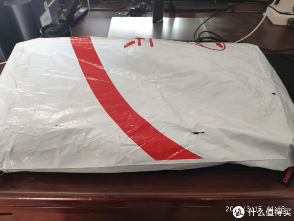 狗东自营的包装一如既往的自信，就是一个塑料袋子。