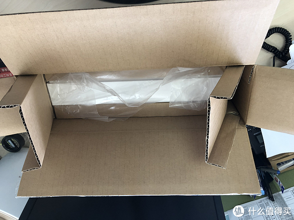 大箱子里的小箱子里的Surface包装盒，包裹严实