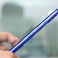 联想 Z5s 智能手机使用总结(中框|按键|卡槽|接口|耳机孔)