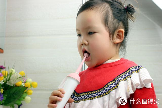 教宝宝养成刷牙习惯，usmile冰淇淋儿童电动牙刷分段护理更贴心！