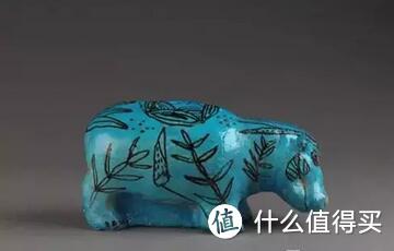 古埃及的河马雕像 c. 3800-1700 BC，收藏于卢浮宫