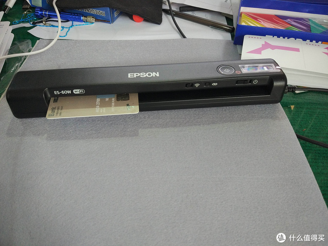 轻巧便携的 Epson ES-60W A4 WIFI便携馈纸式扫描仪