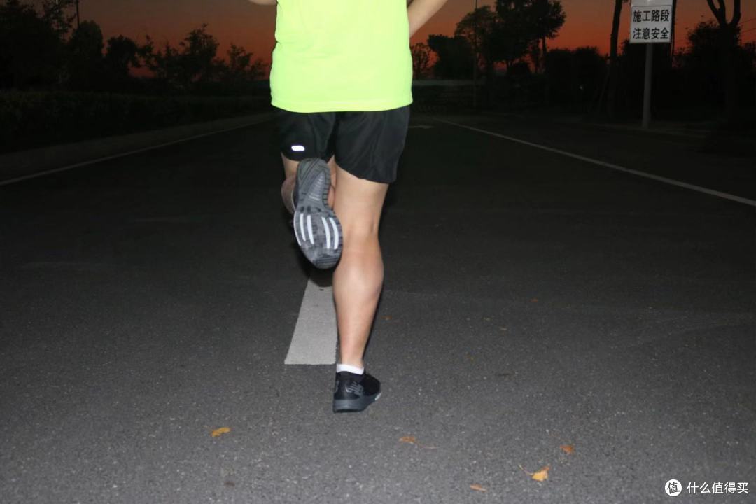 黑色旋风来袭,让你跑的更快—New Balance FuelCell Impulse NYC评测