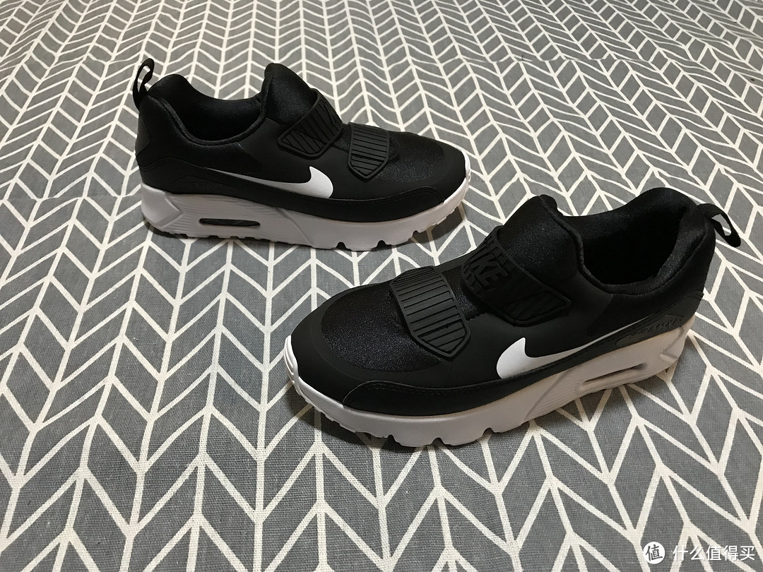 造型可爱的Nike Air Max Tiny 90气垫童鞋