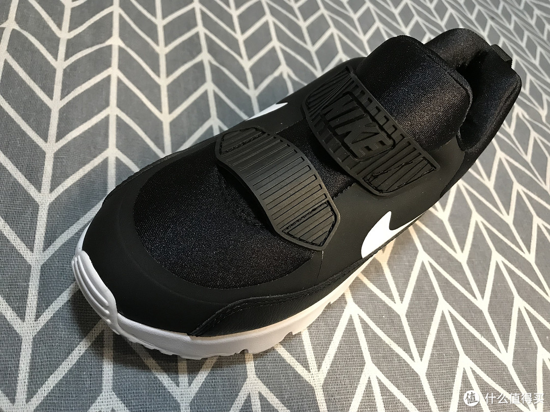 造型可爱的Nike Air Max Tiny 90气垫童鞋