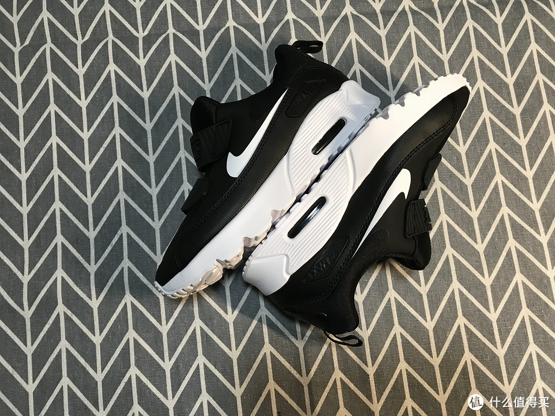 造型可爱的Nike Air Max Tiny 90气垫童鞋