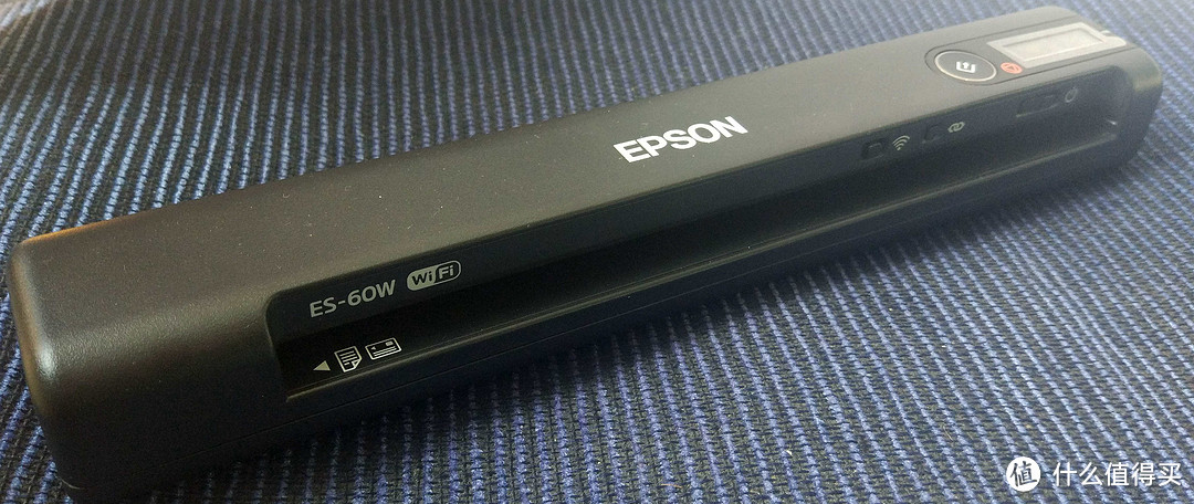 轻巧便携的 Epson ES-60W A4 WIFI便携馈纸式扫描仪