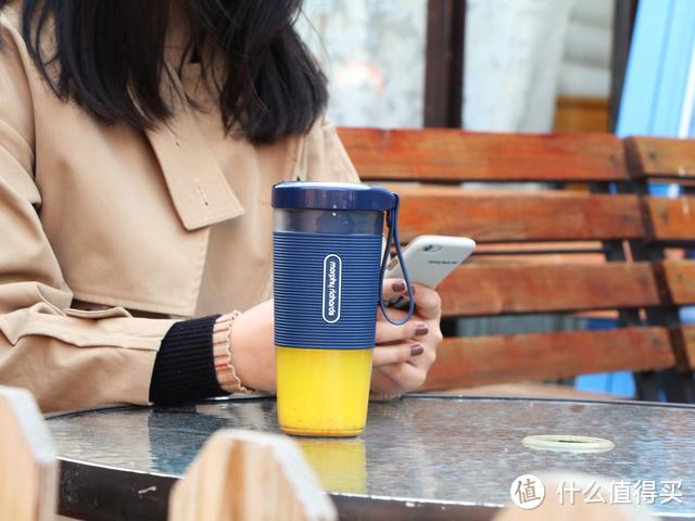 距离鲜榨只需10s:摩飞便携式榨汁杯使用体验