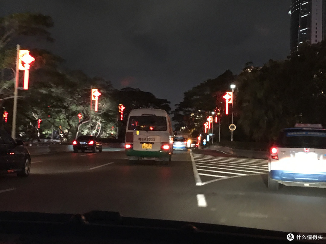 新洲段的中国结路灯很有特色,可惜拍不出效果,