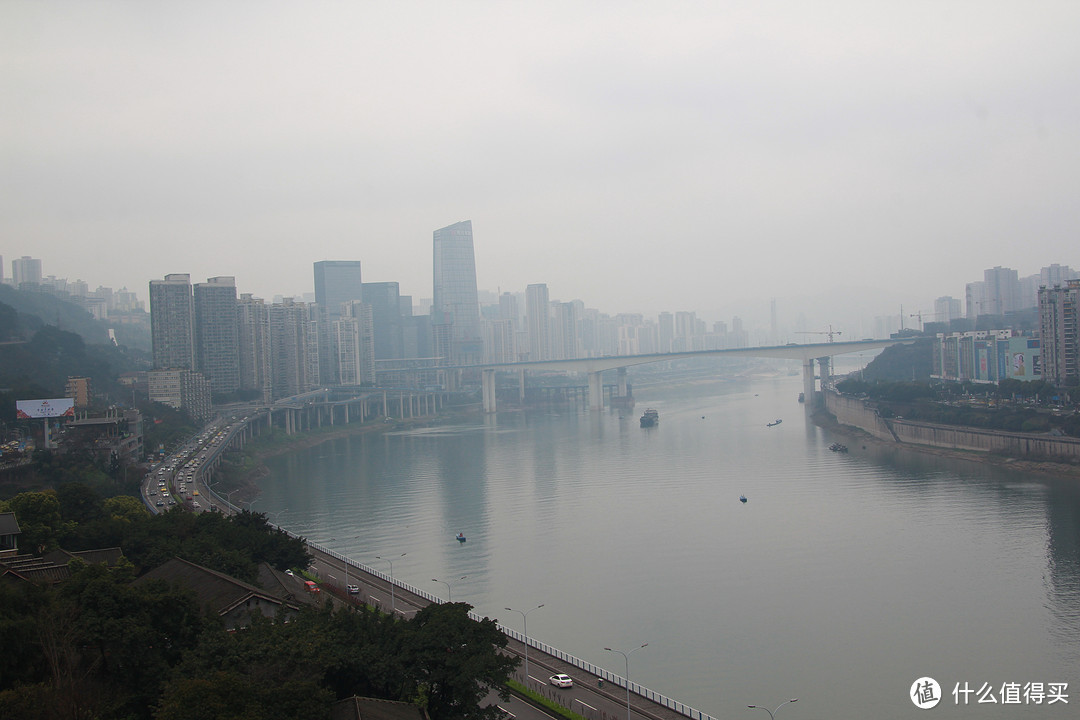 站台内江景