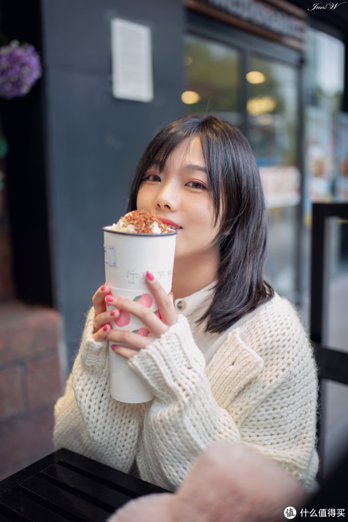 这支35定可能有些尴尬-Zeiss Distagon T* 1.4\/