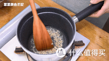 这一碗美食,没肉没海鲜,为何还能吃出肉味?