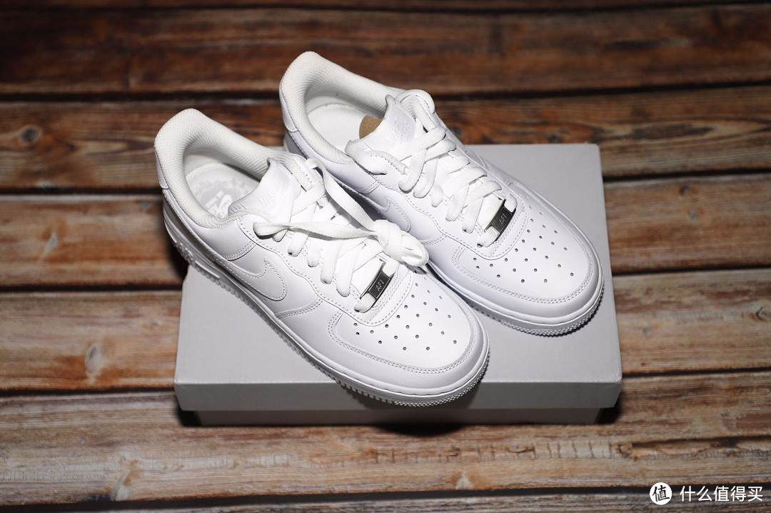 又重又难穿，为啥还选它：NIKE AIR FORCE 1'07 经典