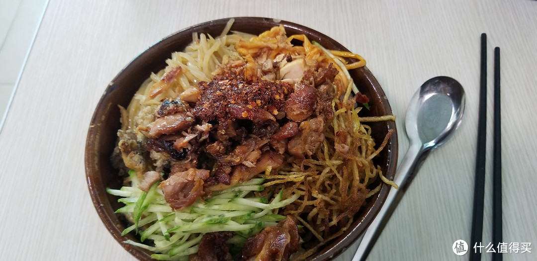 吃货打卡挑战第三天：便宜好吃分量又足的烤肉拌饭+鸡排卤肉饭+蔬菜沙拉