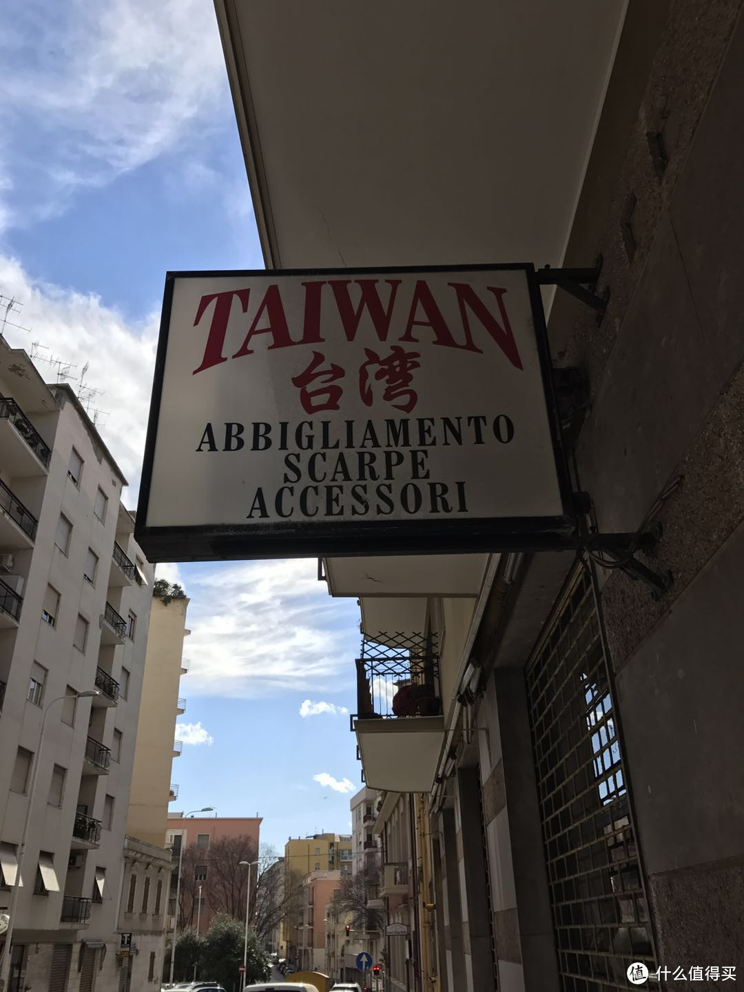 随手一拍Sassari，依旧破旧，但是多少给我留下点震撼！