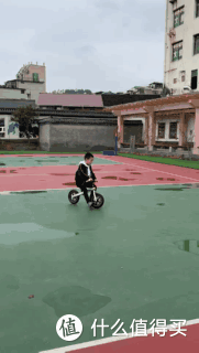 远离屏幕,让孩子去户外玩耍——700Kids 柒小佰 B1 儿童滑步车