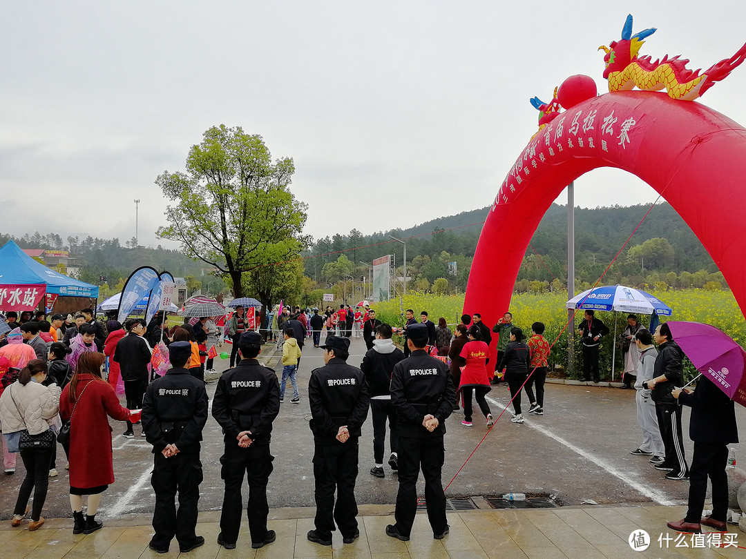 认真得像是专业的--奔跑永新.首届马拉松赛