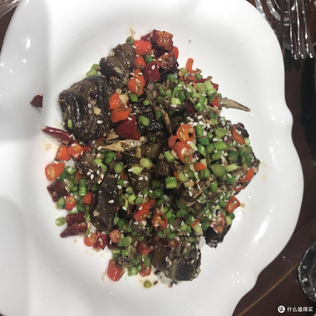 主打湘菜的轻商务餐厅与苍蝇馆子的不公平对决