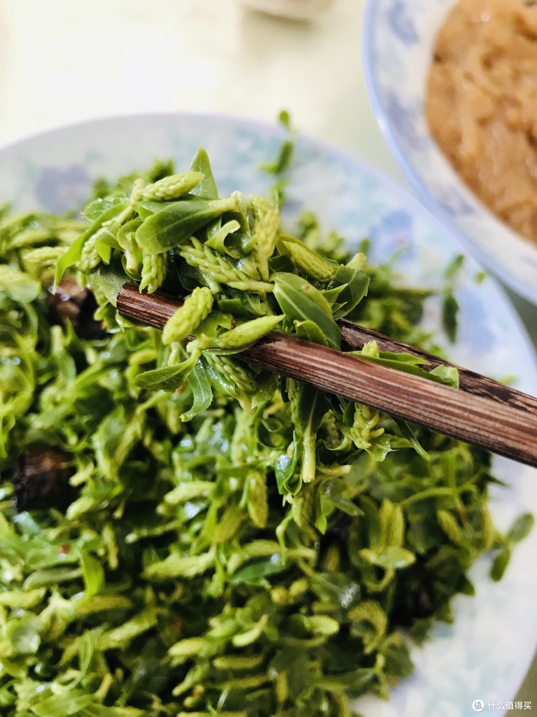 凉拌柳叶芽+腊八蒜炒大肠+无油炸鸡胗,周末化身吃货吃一天!