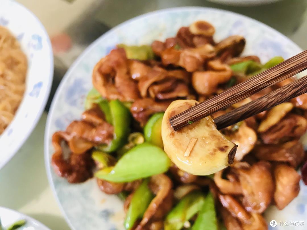 凉拌柳叶芽+腊八蒜炒大肠+无油炸鸡胗,周末化身吃货吃一天!
