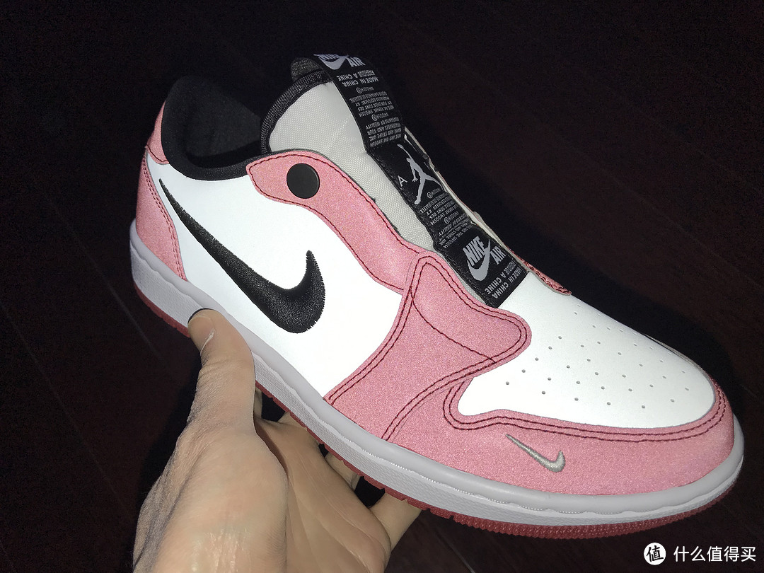 一脚蹬的AIR JORDAN 1 LOW SLIP NRG 女子运动鞋