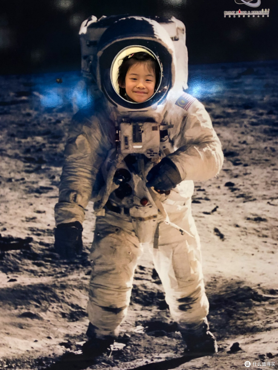 真不愧是个有意思的奇葩国度啊，请问贵国登过月啦？宇航员带个马来国旗袖标，几个意思？国际yy么？哈哈哈哈哈哈！