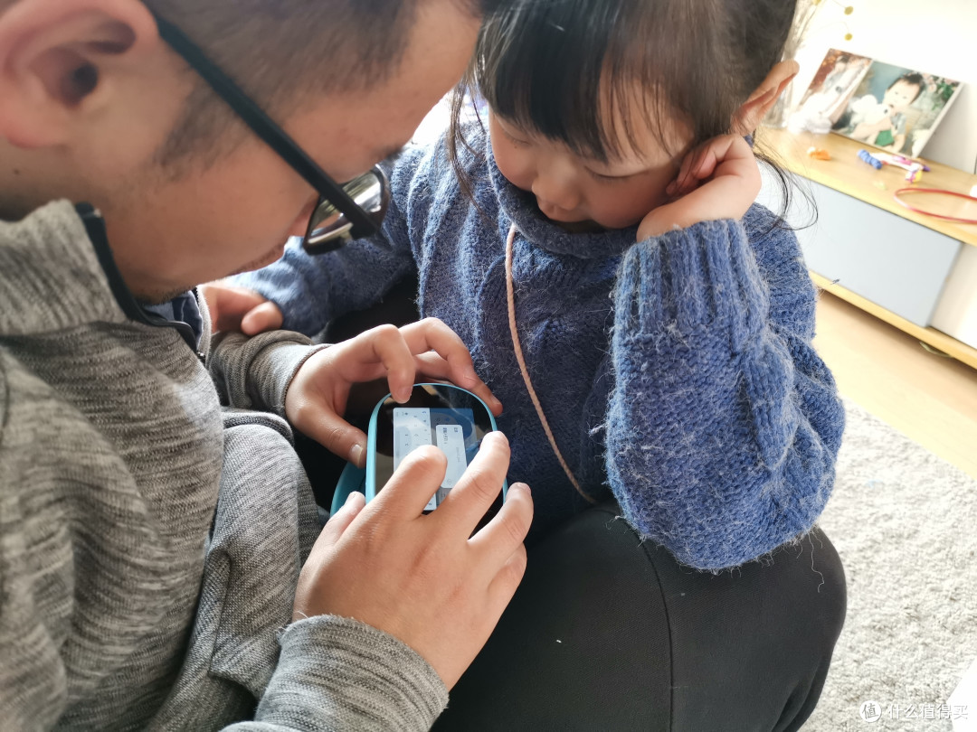 有了它,孩子开口学英语,不再是难事!——杜丫丫英语学习机初体验