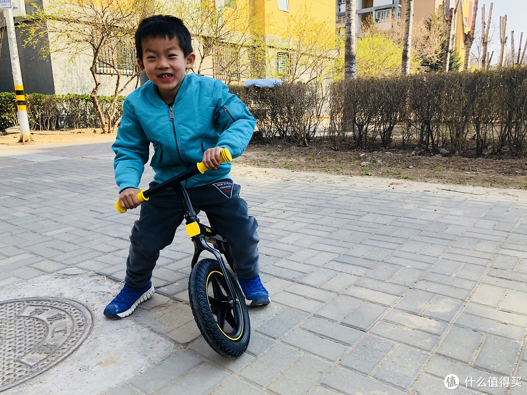 柒小佰滑步车凭啥独得小伙子的恩宠?
