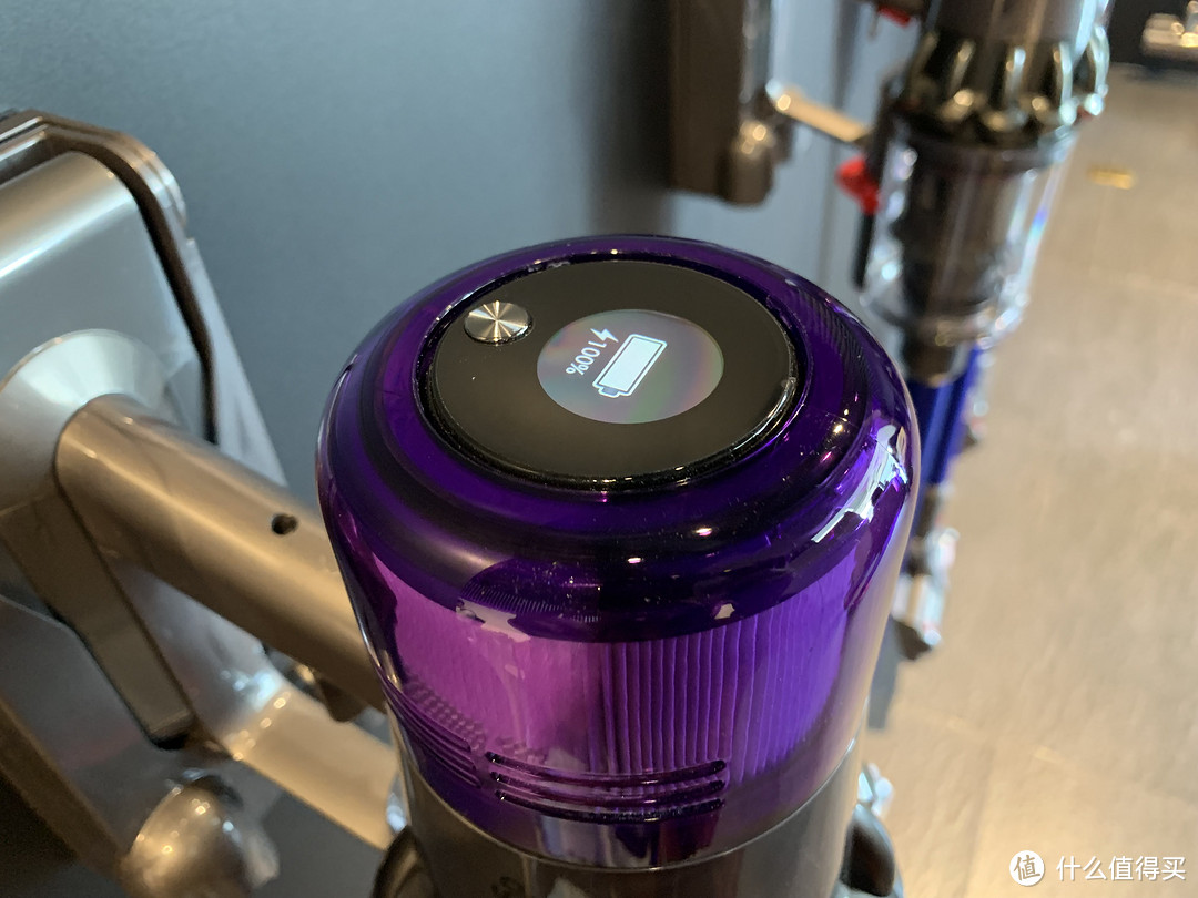   dyson 戴森 V11系列吸尘器国内发布：LCD液晶屏+智能感应吸头