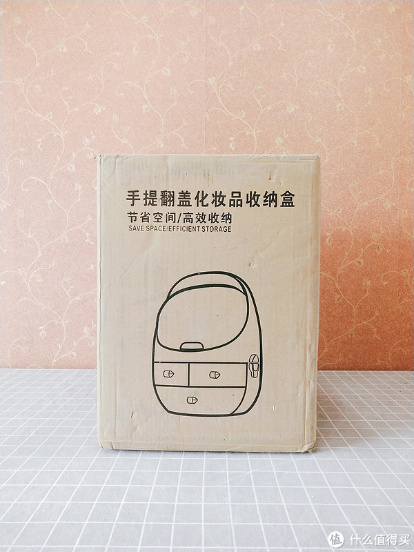 这一款有点像一个舱室，所以很多人叫它太空舱。其实这一款和上面那个差不多。不过样子更可爱一些，还有另外一款和这个造型差不多，透明盖处收缩像企鹅叫企鹅款。