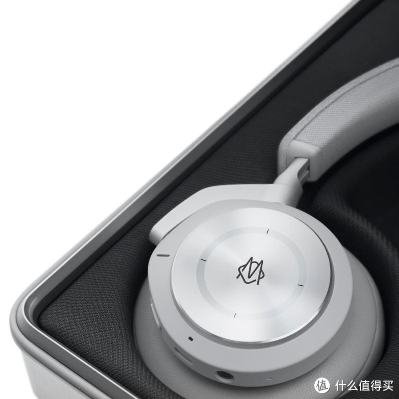 买盒子送耳机:B&O 与 RIMOWA 推出合作款 H9i 蓝牙耳机