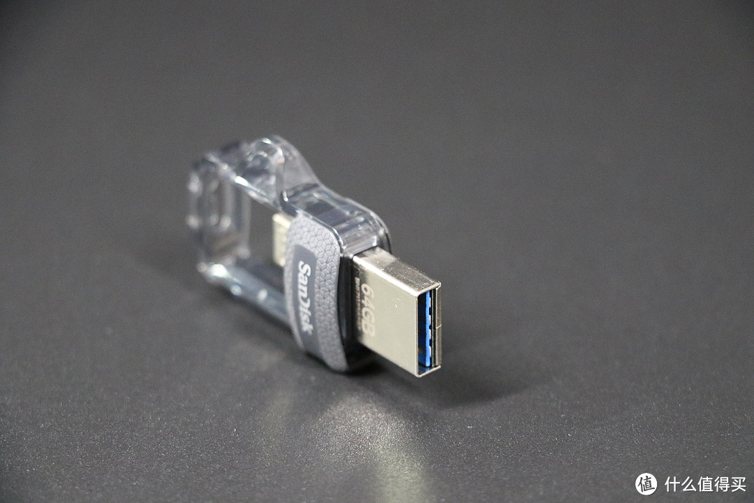 USB3.0，速度是满意的，但体积小也造成了发热量高