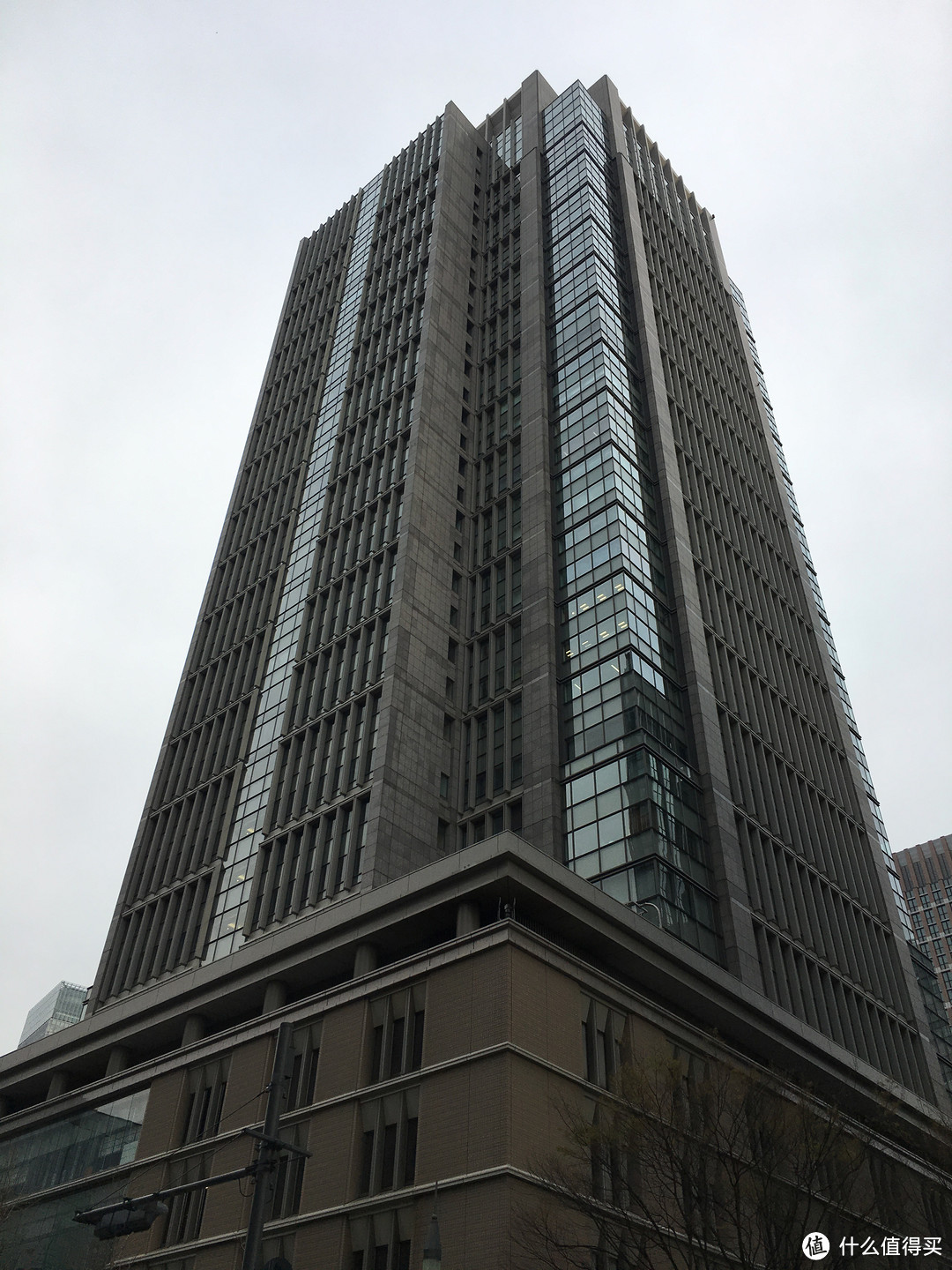 著名的丸之内大厦，建立于1923年，高37层。大财团三菱的大本营