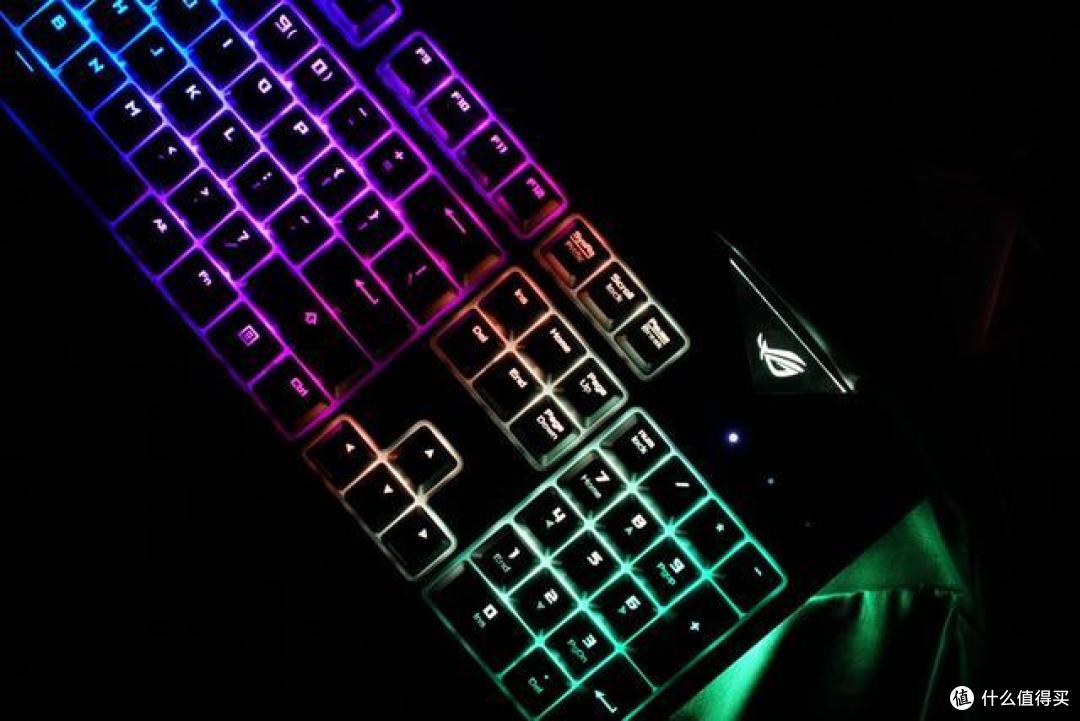 跟着大妈学剁手 机械游戏键盘选购:从玩家国度 ROG Strix Flare 耀光机械游戏键盘谈起