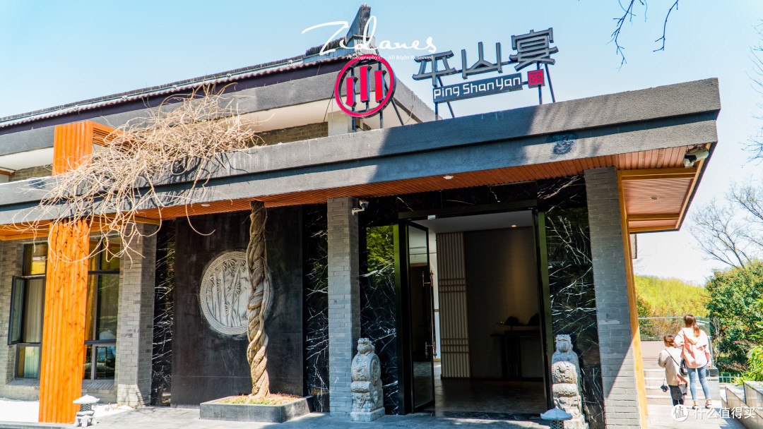 平山栏槛倚晴空,山色有无中,扬州旅行探店瘦西湖畔闹中取静的高端馆——平山宴(瘦西湖店)