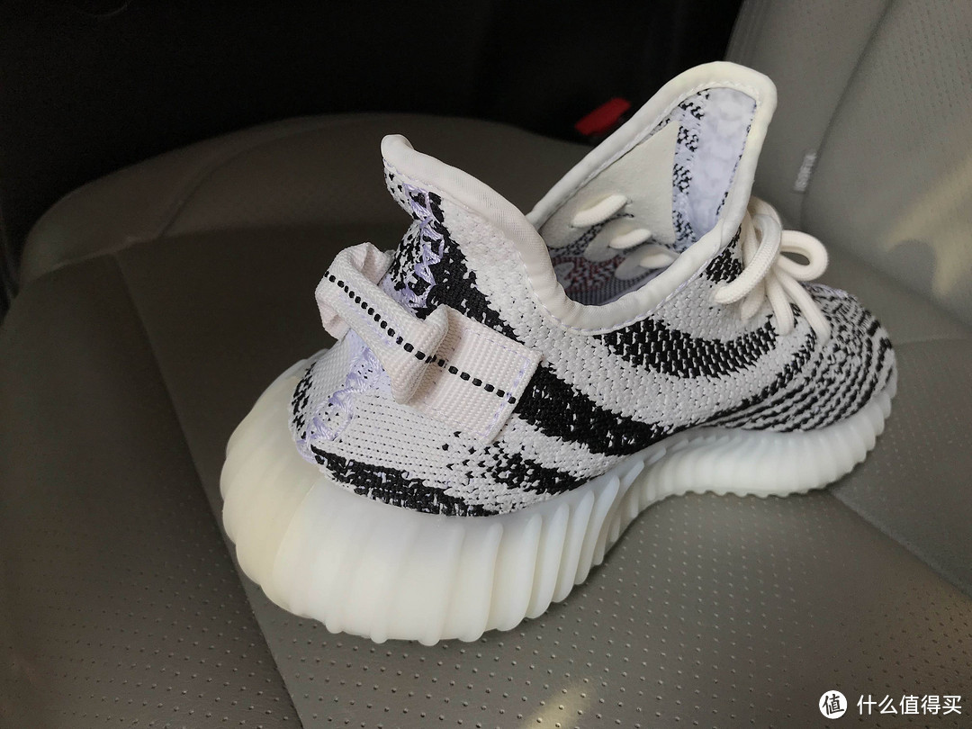 莆田爆款究竟还适不适合入手？ — Yeezy 350 v2 ZEBRA