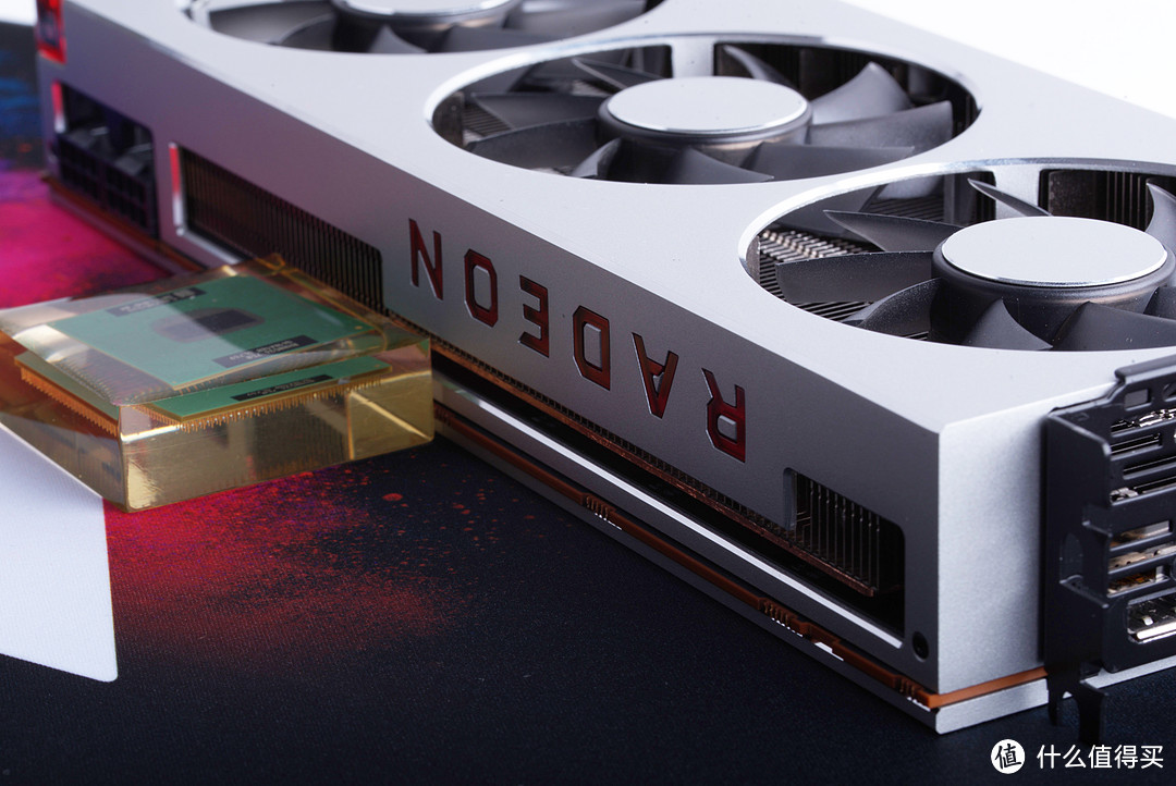 迪兰RADEON VII 设计有点草率,但是……(加小番外)