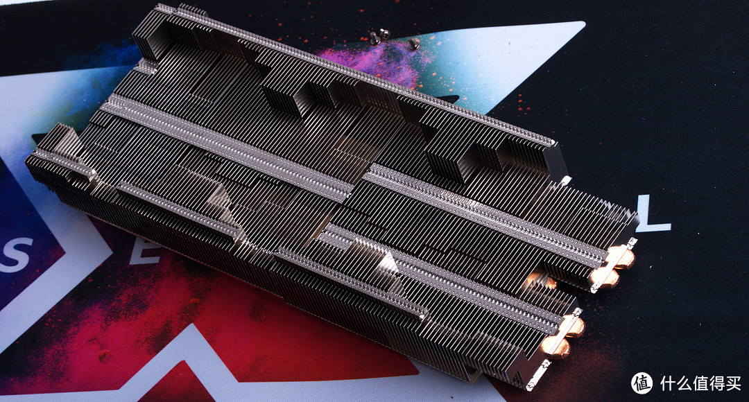 迪兰RADEON VII 设计有点草率,但是……(加小番外)