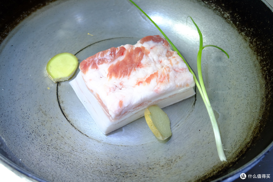 跟着大神做扣肉，但是要做好并不容易，需要基础和悟性