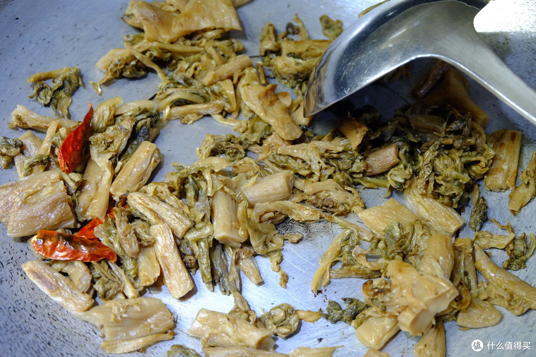 跟着大神做扣肉，但是要做好并不容易，需要基础和悟性