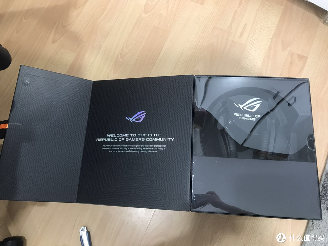 华硕玩家国度的百夫长rog centurion7.1游戏耳机开箱