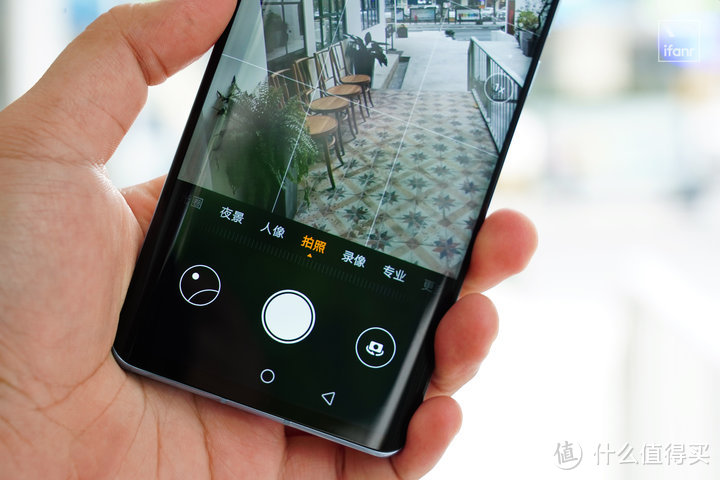 华为 P30 Pro 评测：一位面面俱到的艺术生丨模范评测
