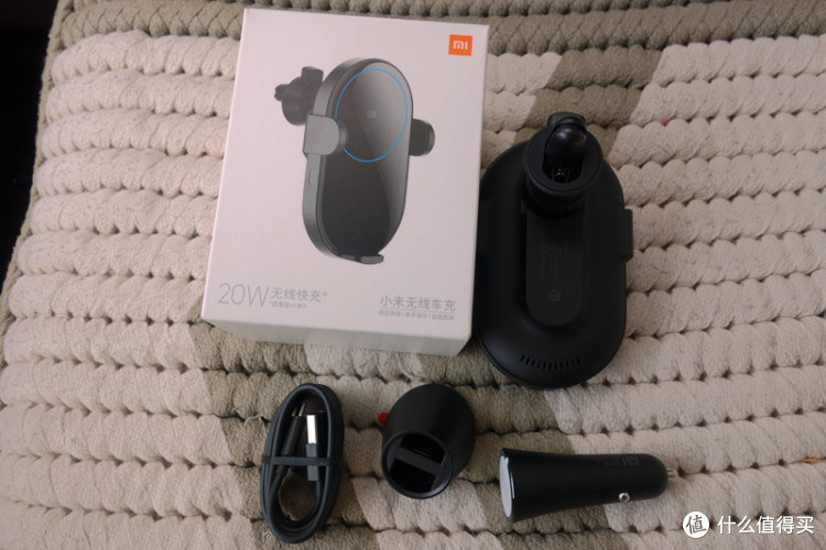 真心想要,终于买到--小米无线车充